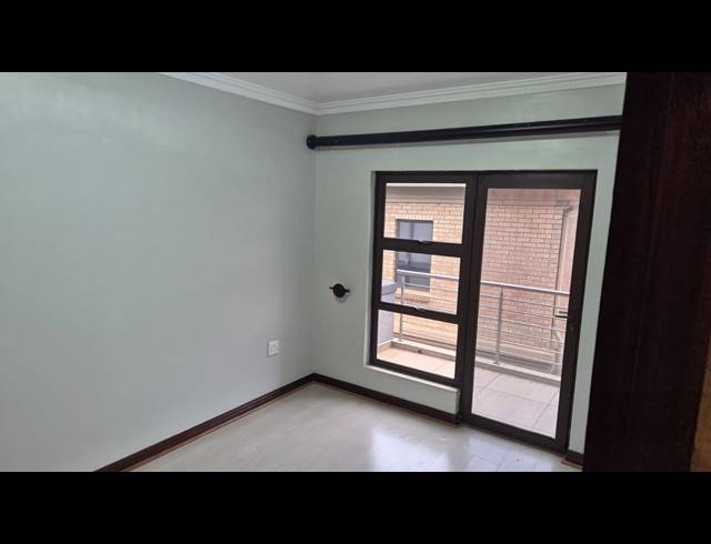 5 BEDROOM HOUSE FOR SALE IN HELDERWYK